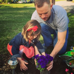 These two took up gardening together. 